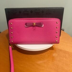 MCM Mina Wristlet w/Box & Dust Bag!! EUC